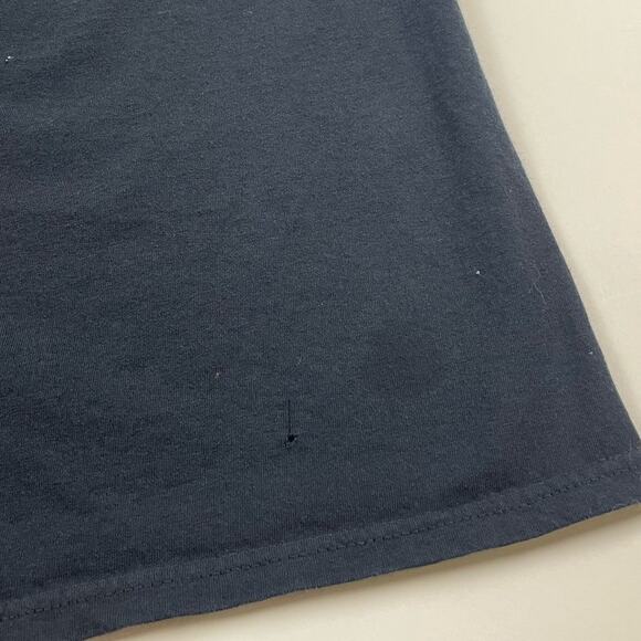 Pink Floyd Roger Waters Us + Them 2017 Tour Black Band Shirt Fits like XL - Picture 6 of 8